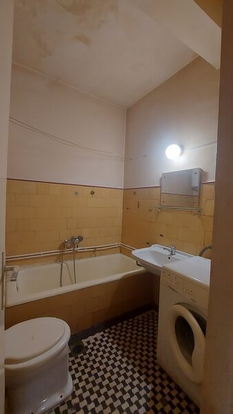 Batistei, aproape Centrul Cultural Chinez,